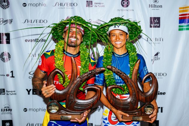 Italo Ferreira e Vahine Fierro, Tahiti Pro 2024, Teahupoo. Foto: WSL / Matt Dunbar.