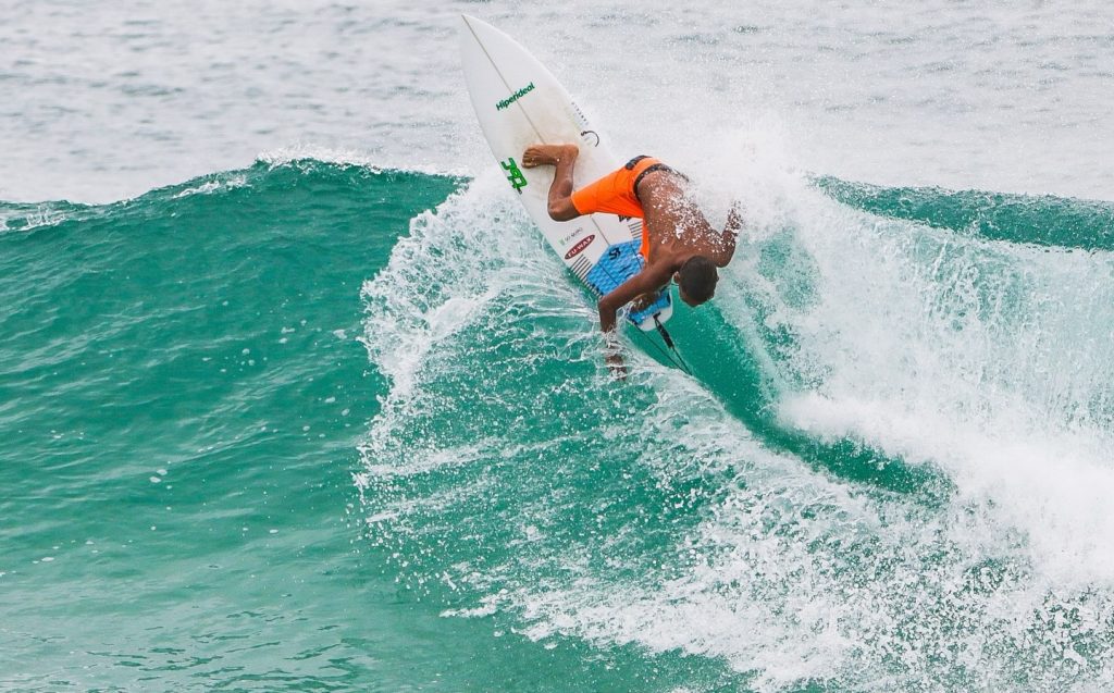 Davi Lucca é grande destaque no Semillero Olas Pro Tour, no Recreio dos Bandeirantes (RJ).