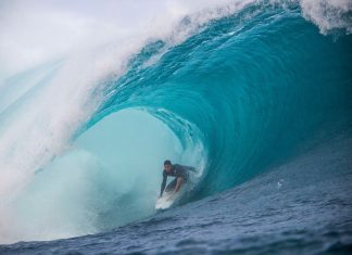 Solidão em Teahupoo