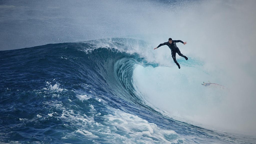 Tim Bonython exibe ondas da West Australia na série Mad Moments, Terror Vault.