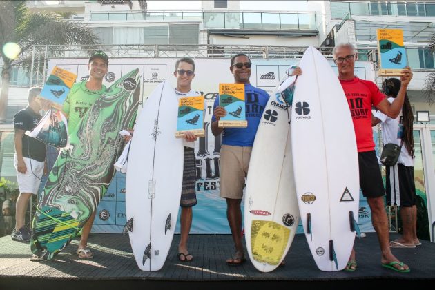 Pódio Grand Kahuna, Circuito Brasileiro Master, Rio Surf Festival, Praia da Macumba (RJ). Foto: Pablo Zanocchi.