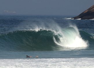 Finais e freesurf em Itacoá