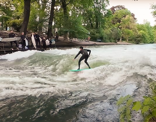 O estranho surfe urbano