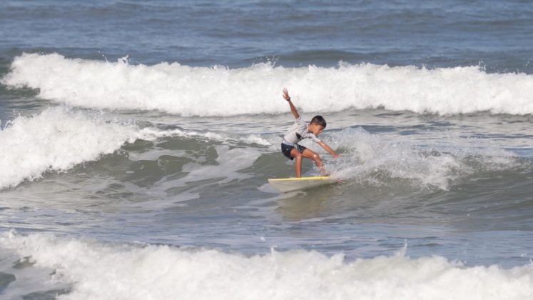 Yan Navarro, Circuito Lanai Surf 2024, Praia do Sapê, Ubatuba (SP). Foto: Ronie Pasini / @thesearch_fotos.