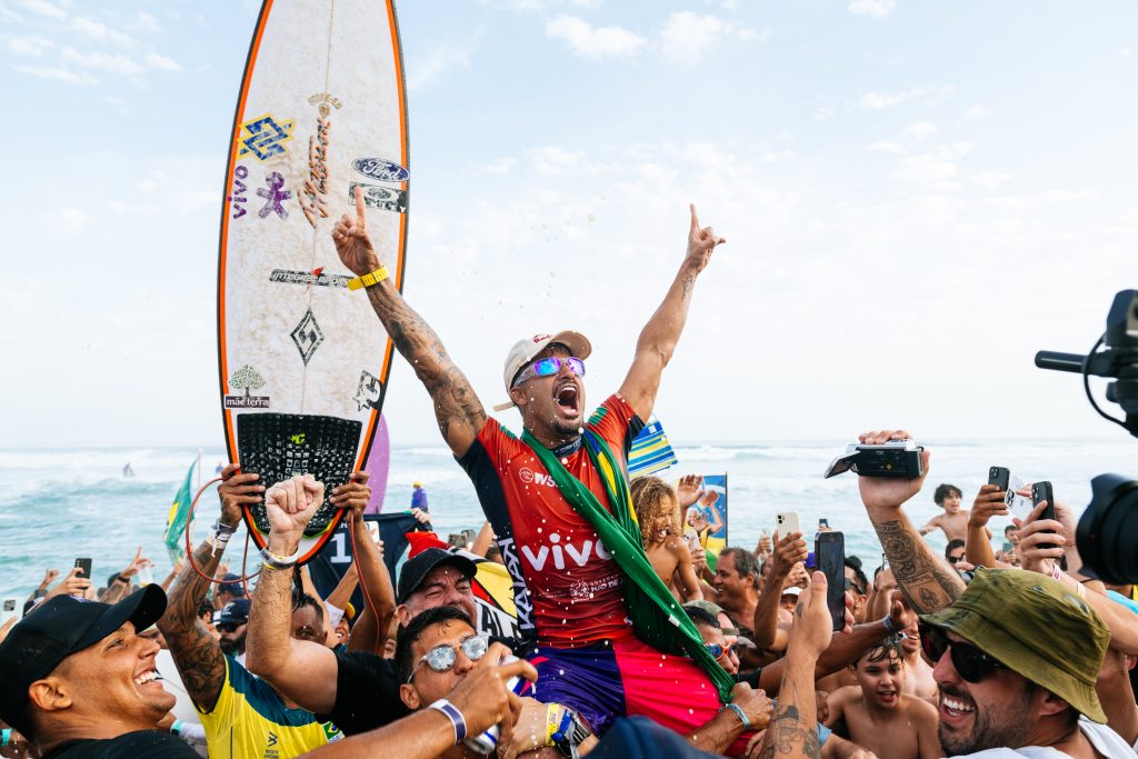 Italo Ferreira é campeão em Saquarema.