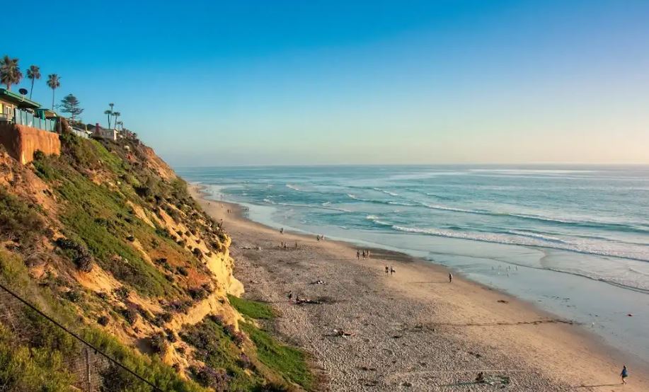 Estudos revelam que aumento do nível do mar colocam em risco acesso às praias da Califórnia.