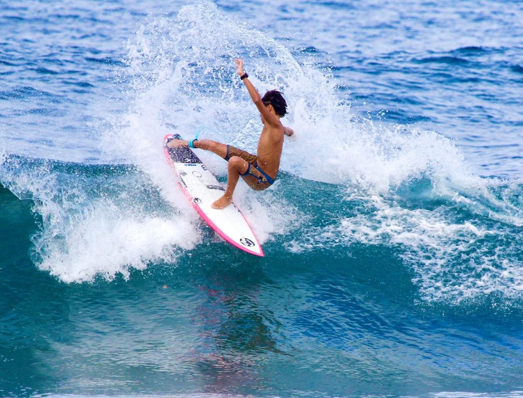 Havaiano Kielan Jardini estreia no Hang Loose Surf Attack 2024.