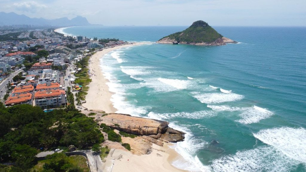 Praia da Macumba é palco do Rio Surf Festival 2024.