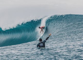 Chumbinho explosivo em Teahupoo