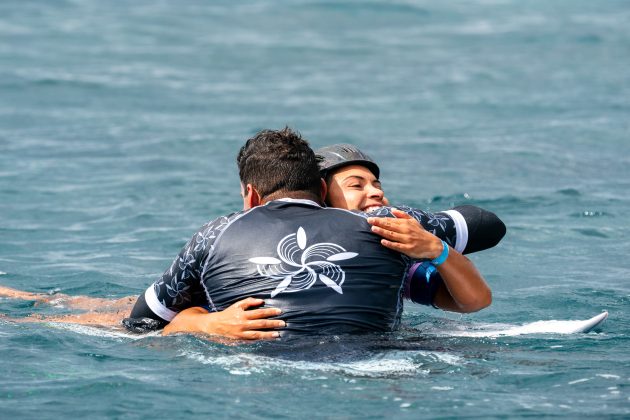 Tainá Hinckel e Paulo Moura, Jogos Olímpicos 2024, Teahupoo, Taiti. Foto: ISA / Jimenez.