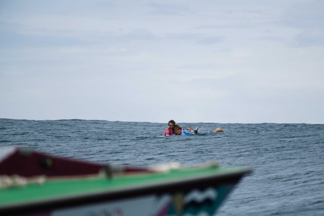 Joan Duru e Alan Cleland, Jogos Olímpicos 2024, Teahupoo, Taiti. Foto: ISA / Beatriz Ryder.