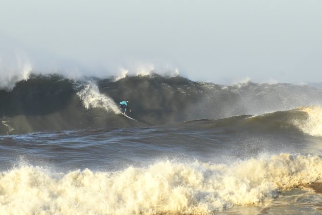 Guilherme Hilel, Big Wave Mormaii 2024, praia do Cardoso, Laguna (SC). Foto: Marcio David.