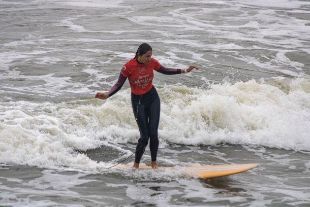 Karina Popinhak, Circuito Catarinense de Longboard 2024, Fico Molhes in Vibe, praia do Atalaia, Itajaí (SC). Foto: Rurik Drone.