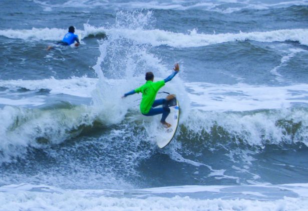 Eduardo Mulford, Circuito Paulista Colegial de Surf 2024, praia Boqueirão Norte, Ilha Comprida (SP). Foto: Erik Medalha.