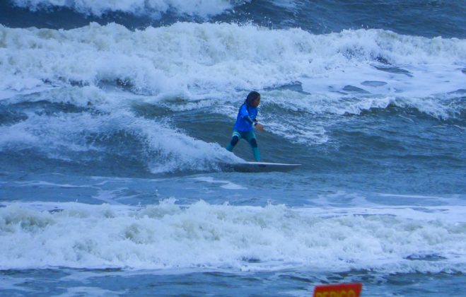 Isabel Meyer, Circuito Paulista Colegial de Surf 2024, praia Boqueirão Norte, Ilha Comprida (SP). Foto: Erik Medalha.