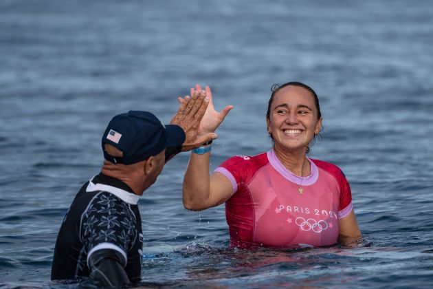 Carissa Moore e Shane Dorian, Jogos Olímpicos 2024, Teahupoo, Taiti. Foto: ISA / Pablo Franco.