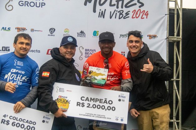 Circuito Catarinense de Longboard 2024, Fico Molhes in Vibe, praia do Atalaia, Itajaí (SC). Foto: Rurik Drone.