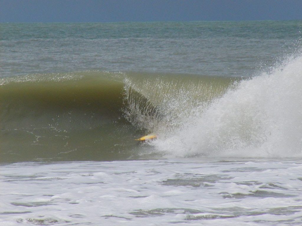 Um dos primeiros surfistas de Baía Formosa, Chico Nascimento disputa categoria Legend.