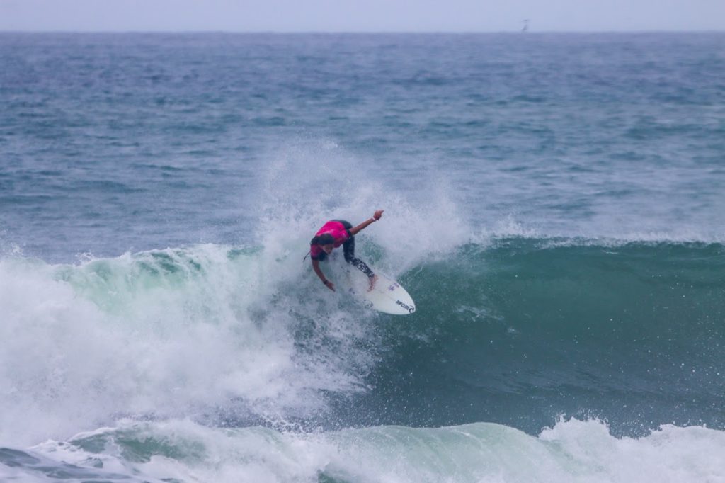 Sophia Medina é única brasileira entre semifinalistas na Prainha.