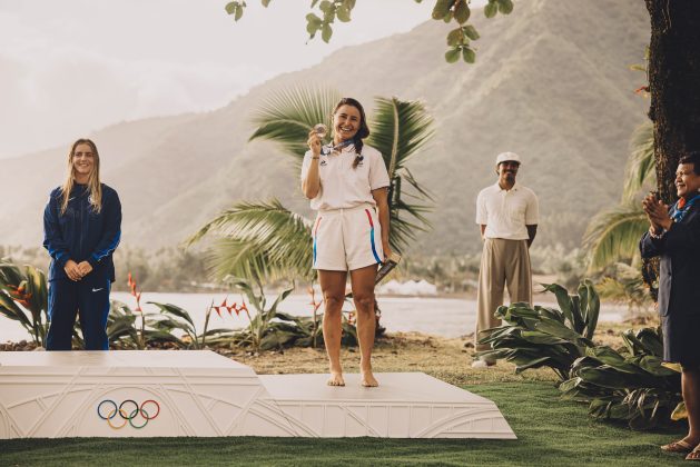 Caroline Marks e Johanne Defay, Jogos Olímpicos 2024, Teahupoo, Taiti. Foto: ISA / Pablo Franco.