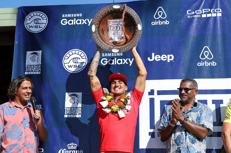 Gabriel Medina é bicampeão da etapa.