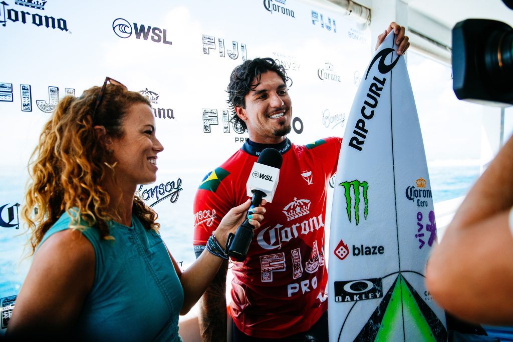 Gabriel Medina dá show e avança no Fiji Pro 2024.