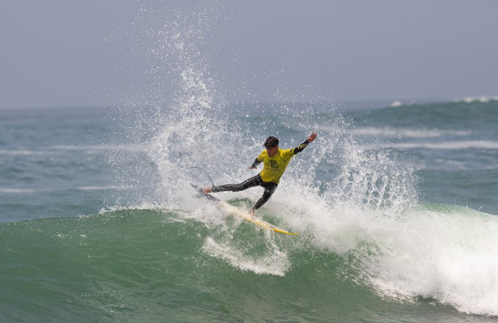 Kauã Carvalho durante prova do Semillero Olas Pro Tour América.