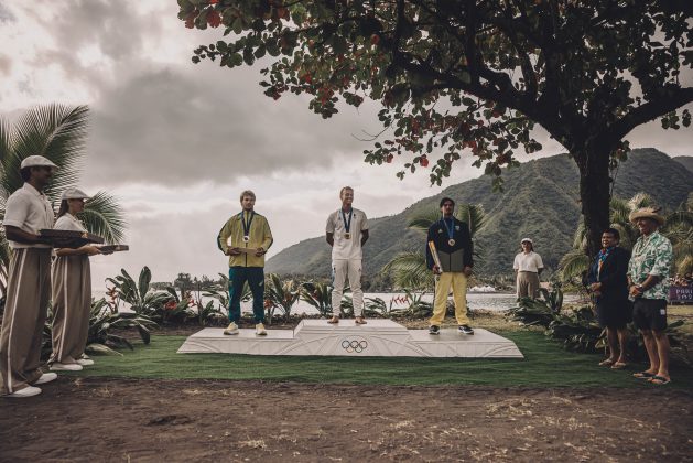 Jack Robinson, Kauli Vaast e Gabriel Medina, Jogos Olímpicos 2024, Teahupoo, Taiti. Foto: ISA / Pablo Franco.