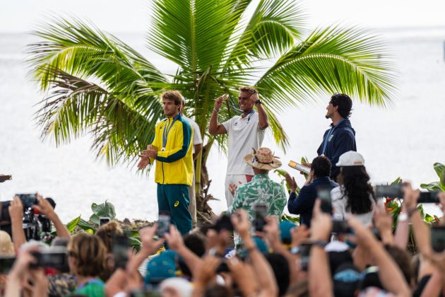 Jack Robinson, Kauli Vaast e Gabriel Medina, Jogos Olímpicos 2024, Teahupoo, Taiti. Foto: ISA / Jimenez.