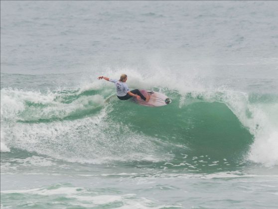 Paloma Santos, Fico Kids and Kings 2024, Praia da Joaquina, Florianópolis (SC). Foto: Fabio Barrios de Oliveira.