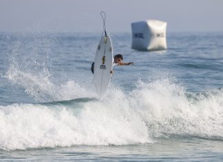 Galera cai no mar em Maresias