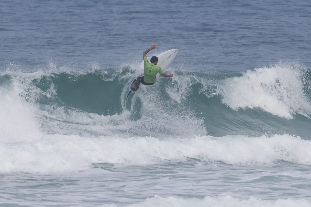 Arthur Germano vence primeira bateria que disputou em etapas da WSL.