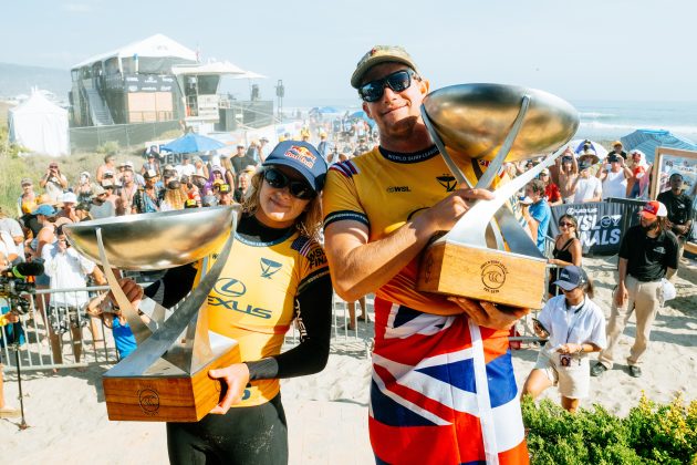 Caitlin Simmers e John John Florence, WSL Finals 2024, Trestles, Califórnia (EUA). Foto: WSL / Thiago Diz.