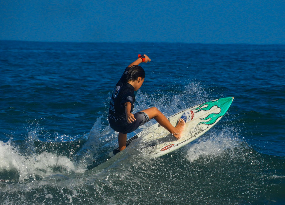 Theo Kogachi durante Hang Loose Surf Attack 2024.