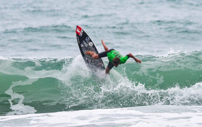 Kailani Rennó, Hang Loose Surf Attack, Praia de Camburi, São Sebastião (SP). Foto: Erik Medalha.