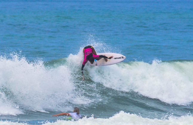 Maria Eduarda, Hang Loose Surf Attack, Praia de Camburi, São Sebastião (SP). Foto: Erik Medalha.