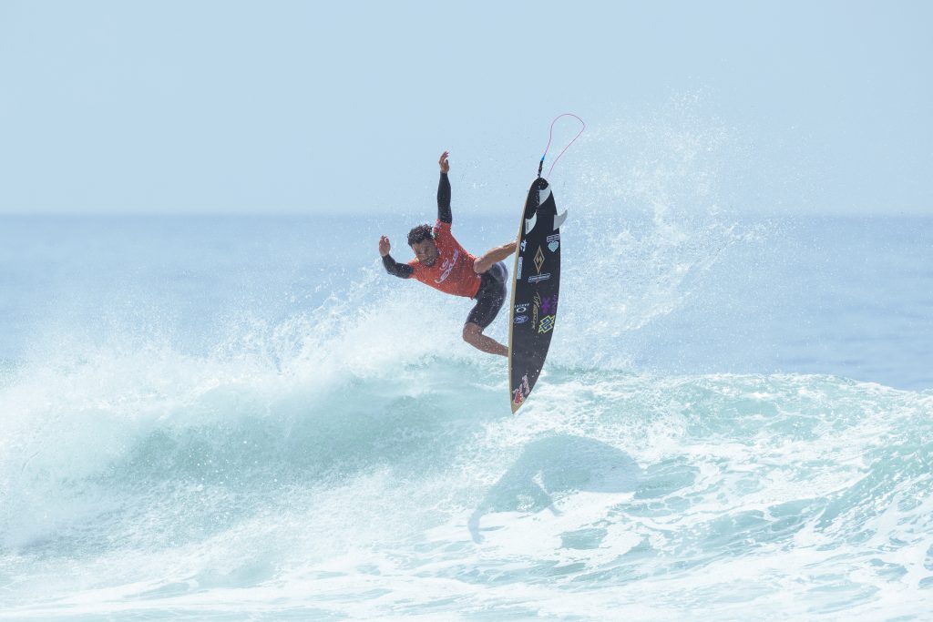 Italo Ferreira vence segunda bateria masculina do WSL Finals 2024.