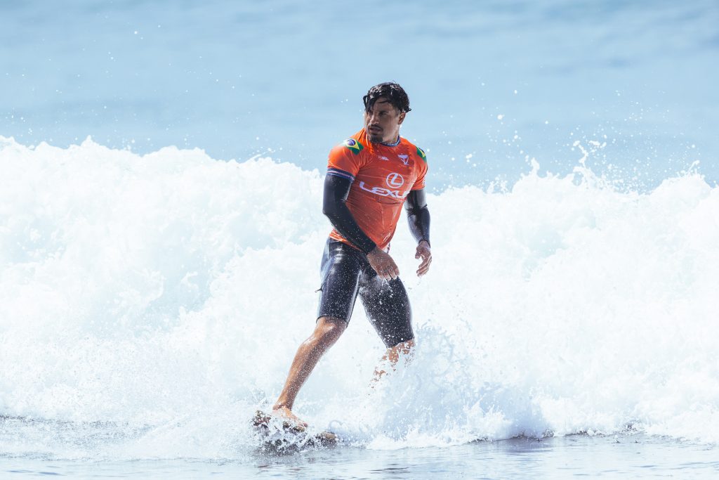 Italo Ferreira dá primeiro passo rumo ao título mundial no WSL Finals2024.