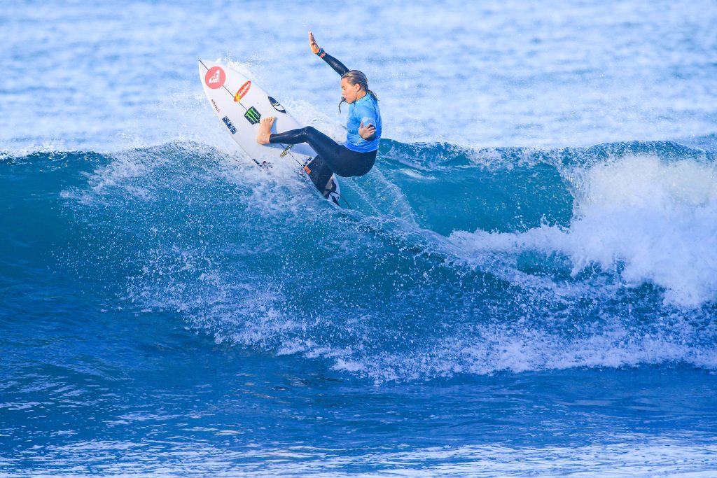 Laura Raupp coloca Brasil nas oitavas de final do Ericeira Pro 2024.