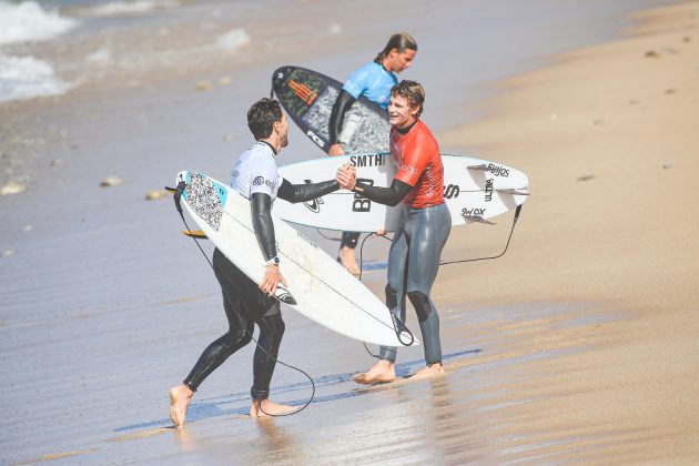 Jorgann Couzinet e Luke Thompson, Ericeira Pro 2024, Ribeira D'Ilhas, Portugal. Foto: WSL / Masurel.