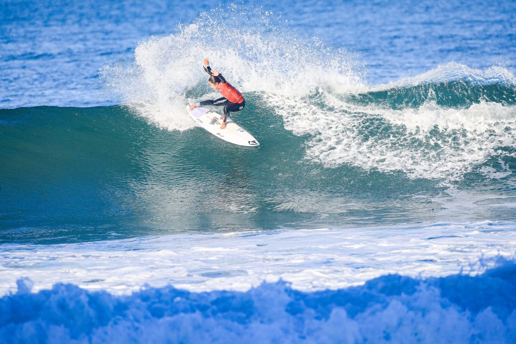 Sara Wakita vence bateria com o maior somatório do dia.