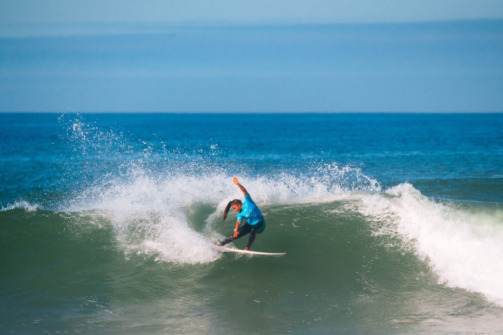 Taina Hinckel garante vaga no Round 2 das mulheres.