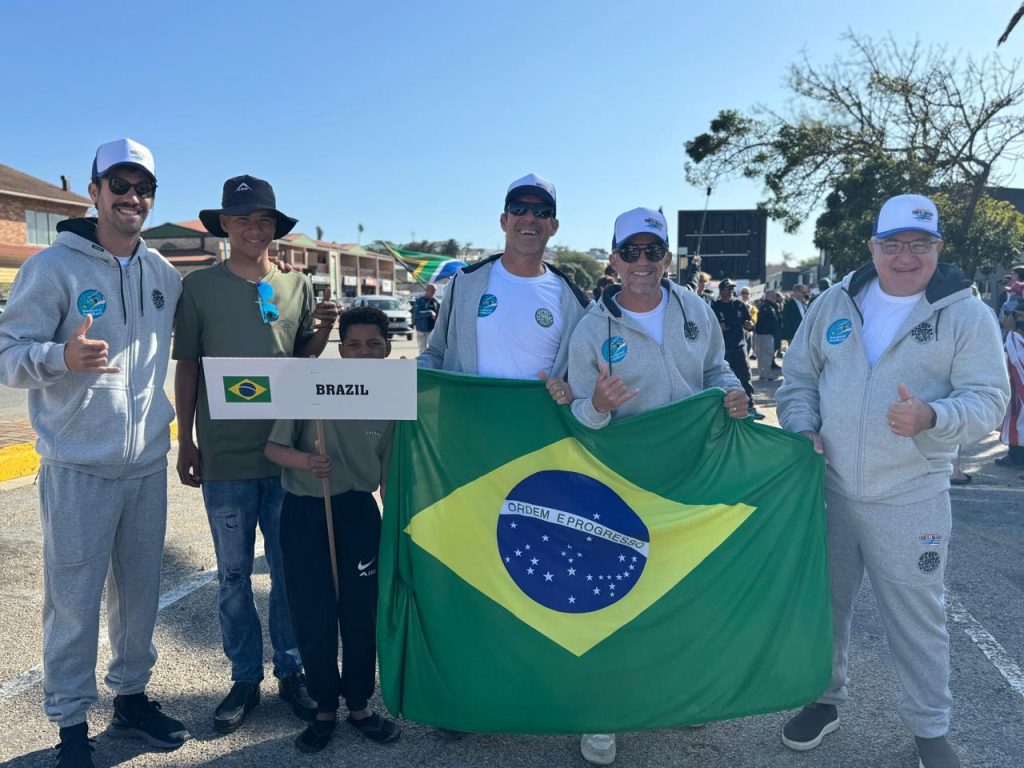 Time brasileiro no World Kneeboard Surfing Titles 2024.