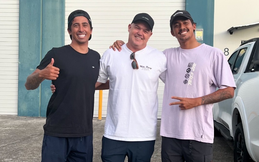 Miguel Pupo, Samuel Pupo e Jason Stevenson reunidos.