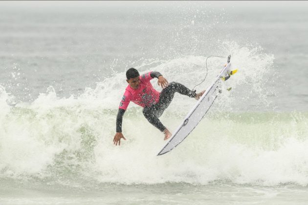 Yuri Gabryel, Circuito Surf Talentos Oceano 2024, Praia Central, Balneário Camboriú (SC). Foto: Márcio David.