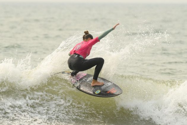 Kauanny de Souza, Circuito Surf Talentos Oceano 2024, Praia Central, Balneário Camboriú (SC). Foto: Márcio David.