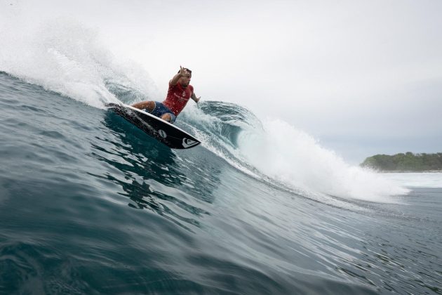 Jeremy Flores, Four Seasons Maldives Surfing Championships Trophy, Sultans, Maldivas. Foto: Jon Frank.