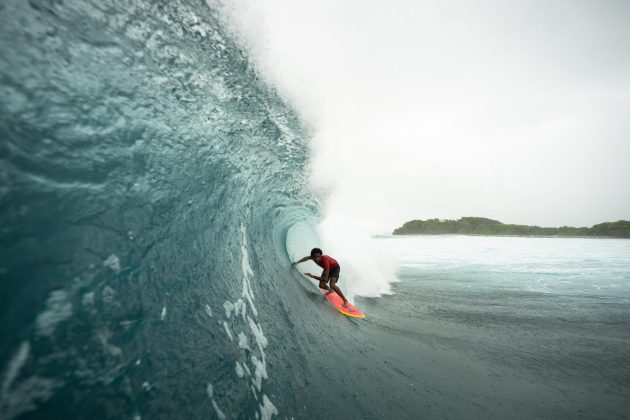 Mikey February, Four Seasons Maldives Surfing Championships Trophy, Sultans, Maldivas. Foto: Jon Frank.