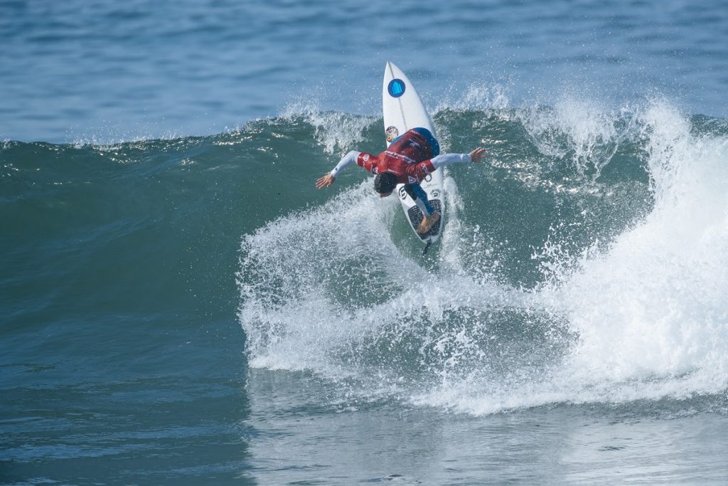 Deivid Silva vence etapa portuguesa nas ondas de Ribeira D’Ilhas em 2023.