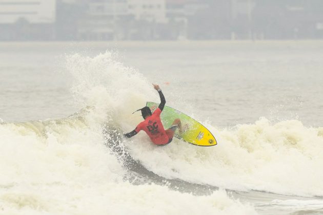 Júnior Rocha, CBSurf BC Surf Festival, Praia Central, Camboriú (SC). Foto: Márcio David.